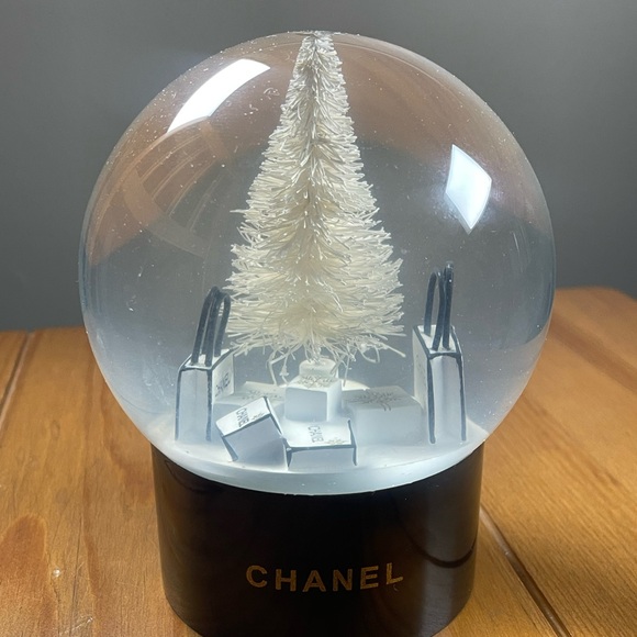 Chic Monochromatic Chanel Snow Globe – A Collector’s Dream! - Picture 3 of 5